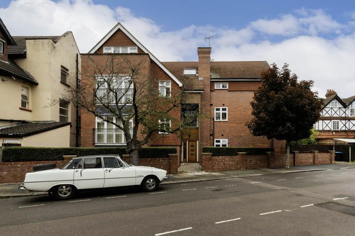 1 Bedroom, 1 bath, 1 reception Flat			 Heathfield Park, , WILLESDEN GREEN